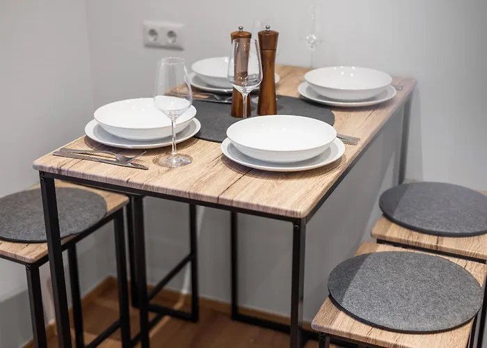Frisch Renovierte - Zentral/ruhig/modern Apartmán *