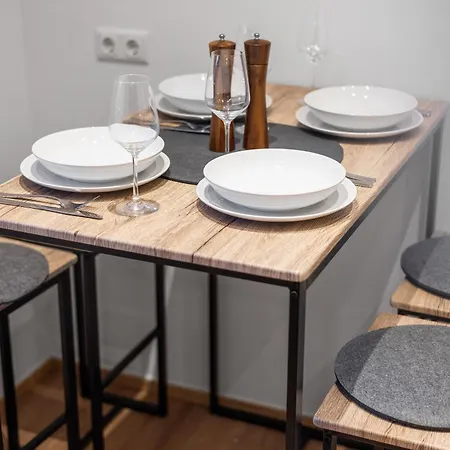 Frisch Renovierte - Zentral/ruhig/modern Apartamento *