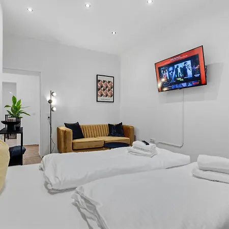 Frisch Renovierte - Zentral/ruhig/modern Apartamento