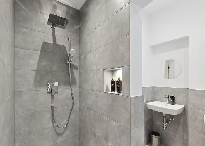 Frisch Renovierte - Zentral/ruhig/modern Apartmán *